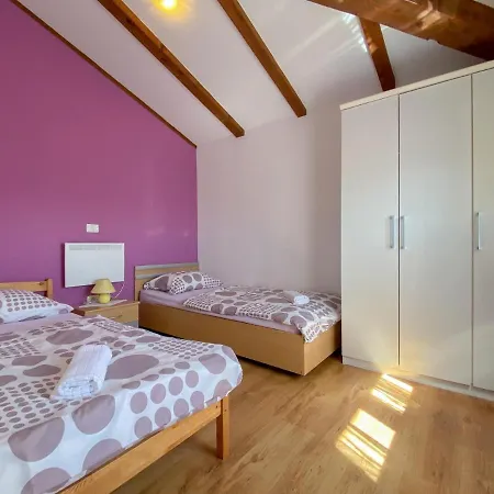 Sabina * Новиград